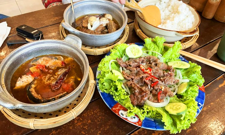 Tiệm Cơm Lẫu Nhà Của Mị