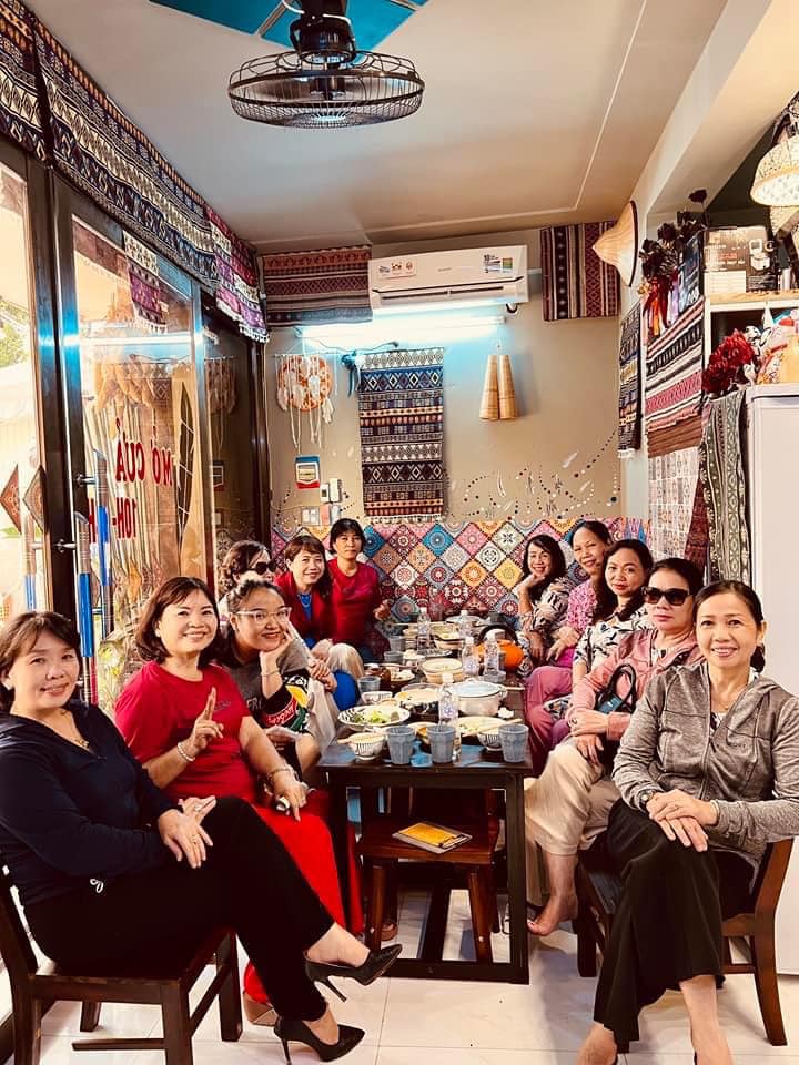 Tiệm Cơm Lẫu Nhà Của Mị