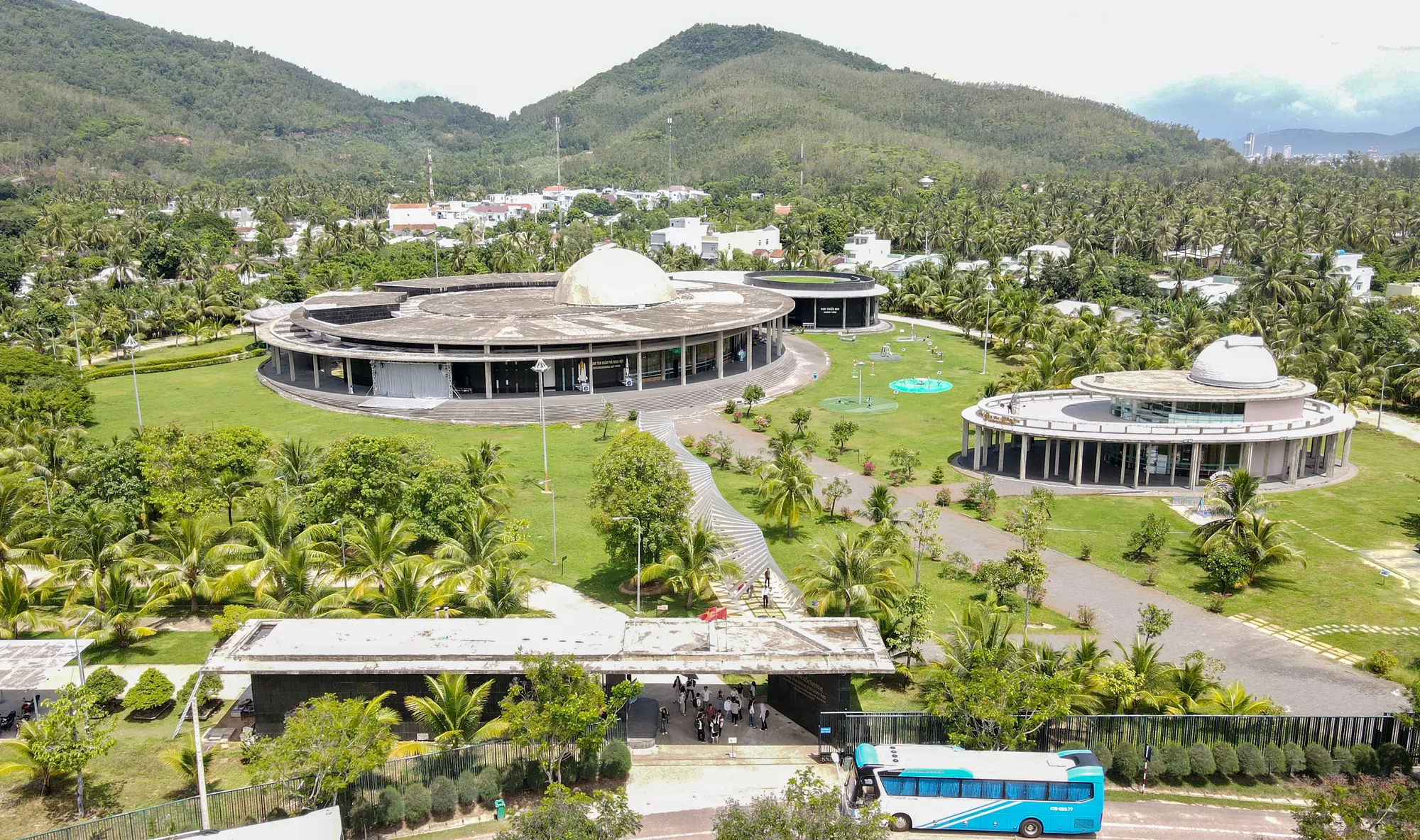Trung tâm Khám phá khoa học Quy Nhơn vừa là tổ hợp không gian khoa học, vừa là điểm du lịch mới của TP Quy Nhơn.