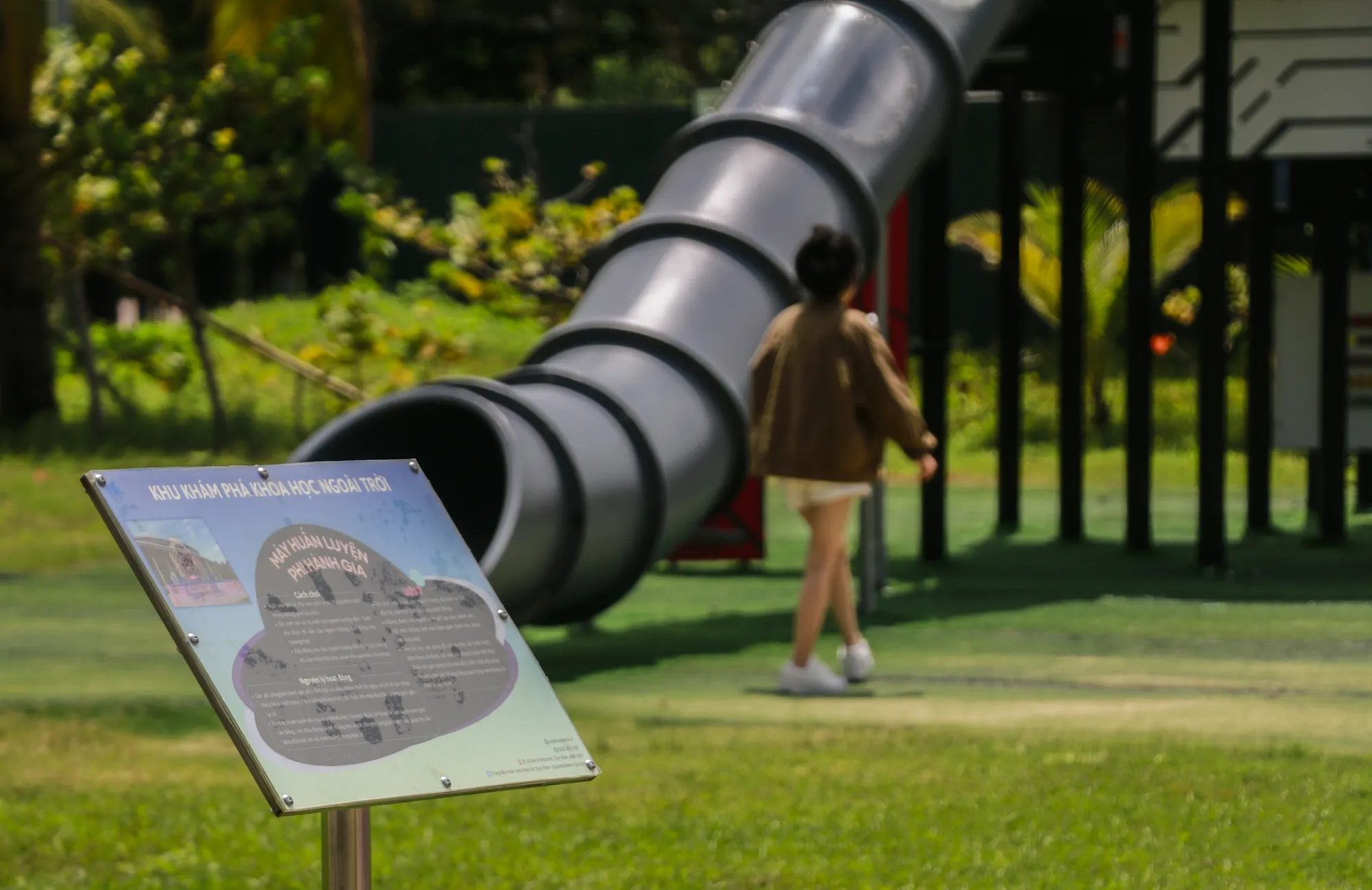 Khu khám phá ngoài trời giúp du khách trải nghiệm nhiều điều mới mẻ, độc đáo về vũ trụ, khoa học.