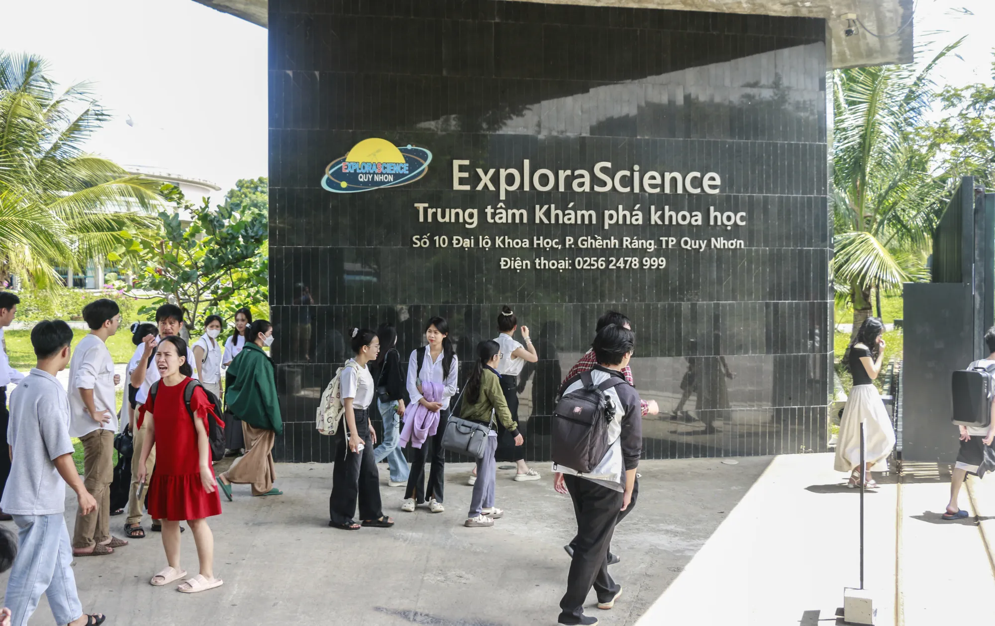 Dự án Trung tâm Khám phá khoa học Quy Nhơn này là một phần trong chương trình phát triển du lịch khoa học của tỉnh Bình Định. Được thành lập ngày 24-12-2015, đây được xem là trung tâm khoa học đầu tiên của cả nước và là trung tâm thứ hai ở khu vực Đông Nam Á.